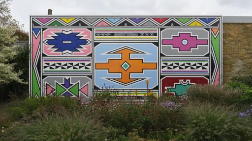 Image: Esther Mahlangu, Umuntu ngumuntu ngabantu, 2024. Serpentine North Garden, 4 October 2024 – 28 September 2025. Courtesy Serpentine and The Melrose Gallery. Photo: George Darrell